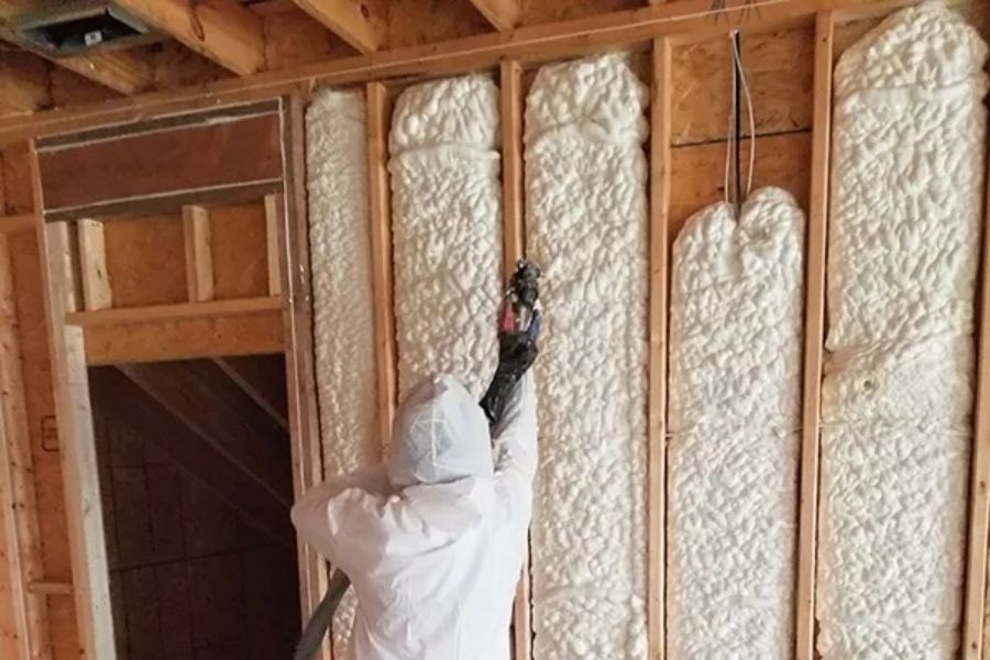 Thi công phun Foam cách âm, cách nhiệt cho công trình