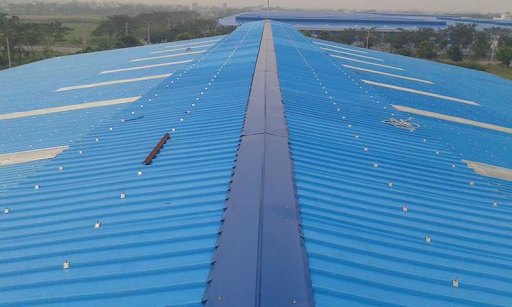 Phun foam cách nhiệt mái tôn là giải pháp chống nóng được lựa chọn hàng đầu