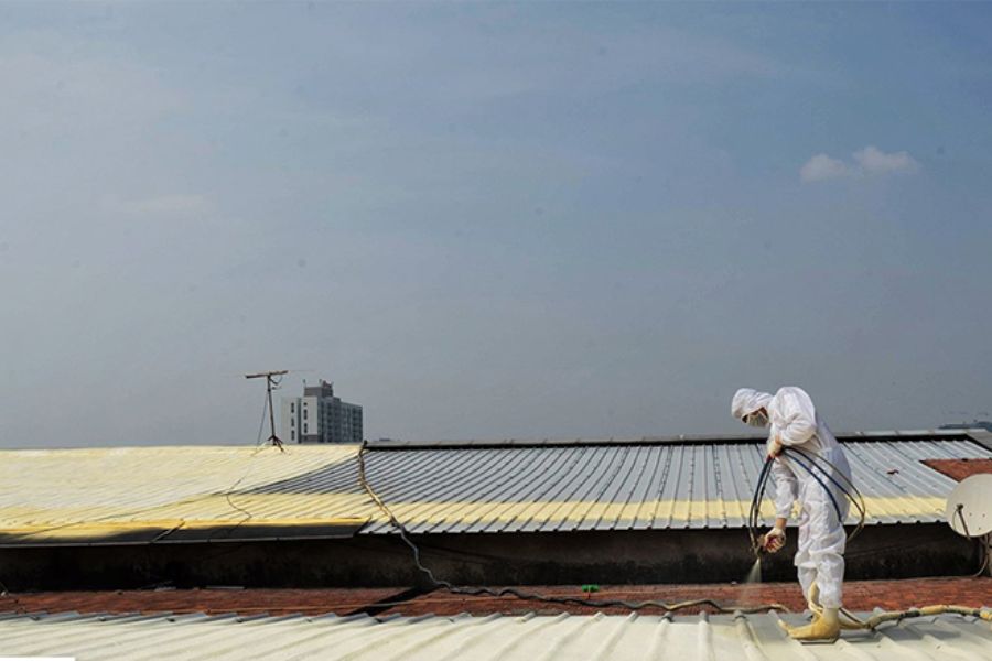 Đơn vị thi công phun Foam chống nóng mái tôn Bình Dương